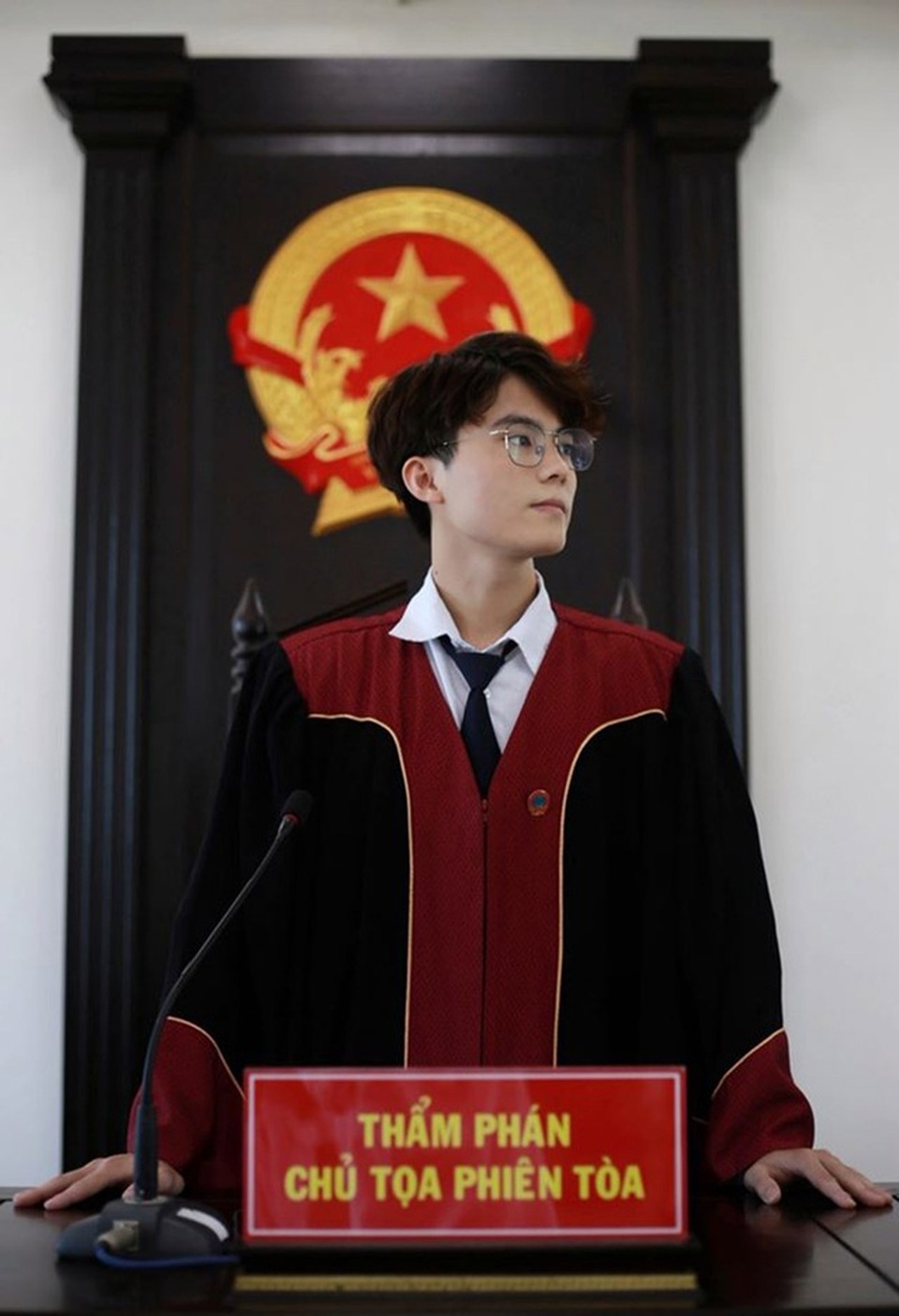 Hot boy Học viện Tòa án điển trai trong ảnh kỷ yếu chia tay giảng đường - 1 Hot boy Học viện Tòa án điển trai trong ảnh kỷ yếu chia tay giảng đường - 1