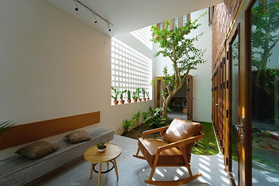 Nhà phố tràn ngập nắng gió ở Quảng Ngãi xuất hiện ấn tượng trên báo Tây - 7 Nhà phố tràn ngập nắng gió ở Quảng Ngãi xuất hiện ấn tượng trên báo Tây - 7