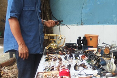 Phiên chợ “ve chai” ngàn đô giữa Sài Gòn