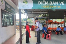 Khu du lịch Tam Cốc mở cửa nhưng chưa bán vé, du khách "quay xe" tiếc nuối