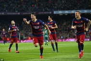 Luis Suarez lập hattrick, Barcelona ngược dòng hạ Eibar