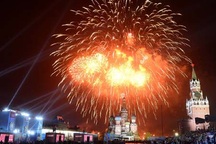 Pháo hoa rực sáng trời Mátxcơva trong lễ kỷ niệm Ngày chiến thắng
