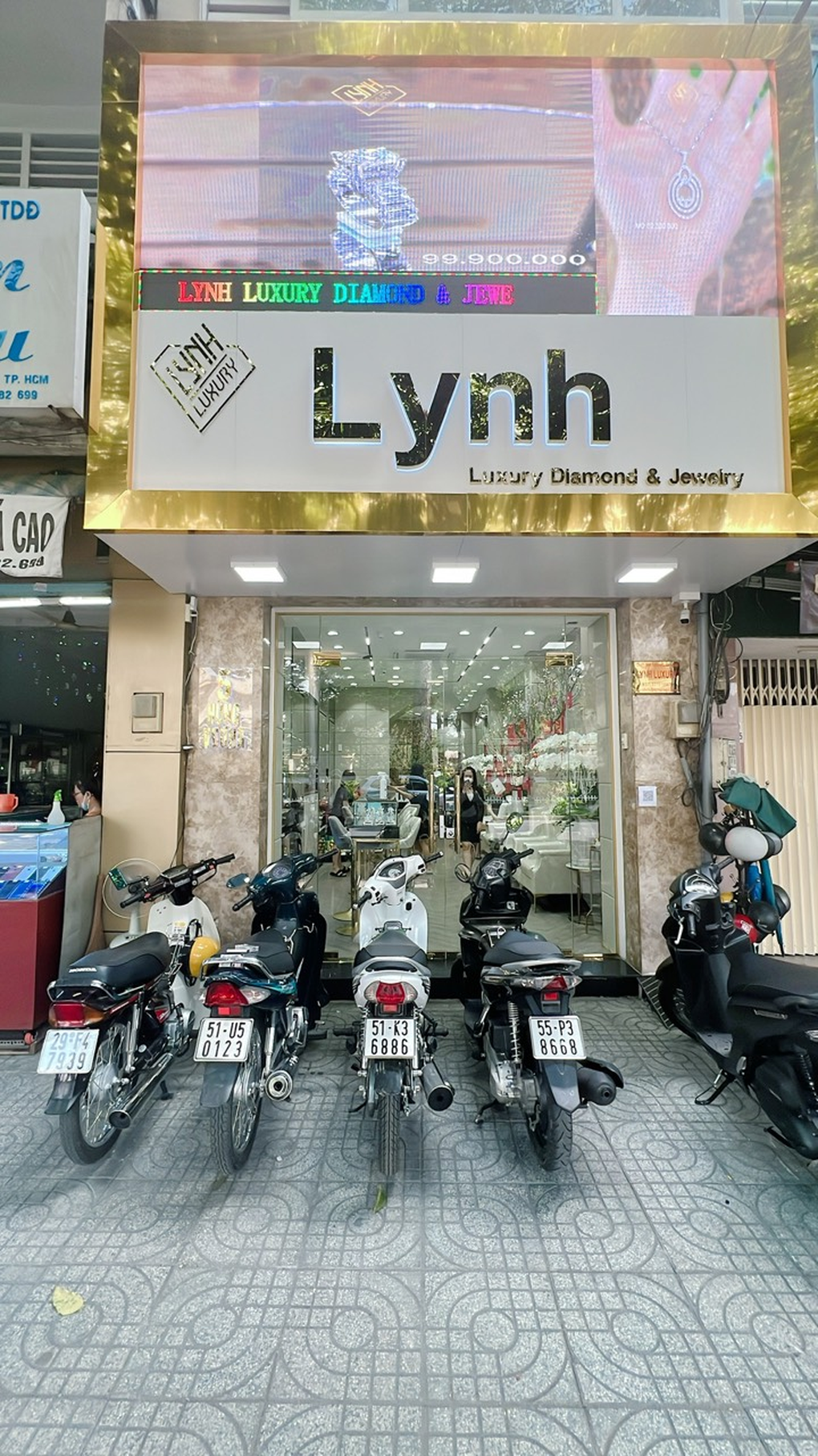 Thương hiệu trang sức Lynh Luxury tại TPHCM - 2 Thương hiệu trang sức Lynh Luxury tại TPHCM - 2