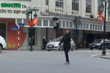 Xử phạt người đi bộ: Nhiều vi phạm, khó xử lý