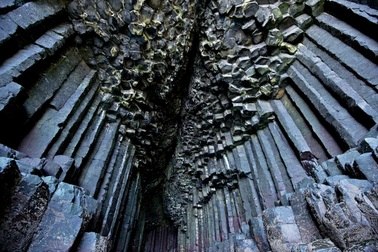 Hang động kỳ bí như trong truyền thuyết, tạo thành từ dòng dung nham cổ đại