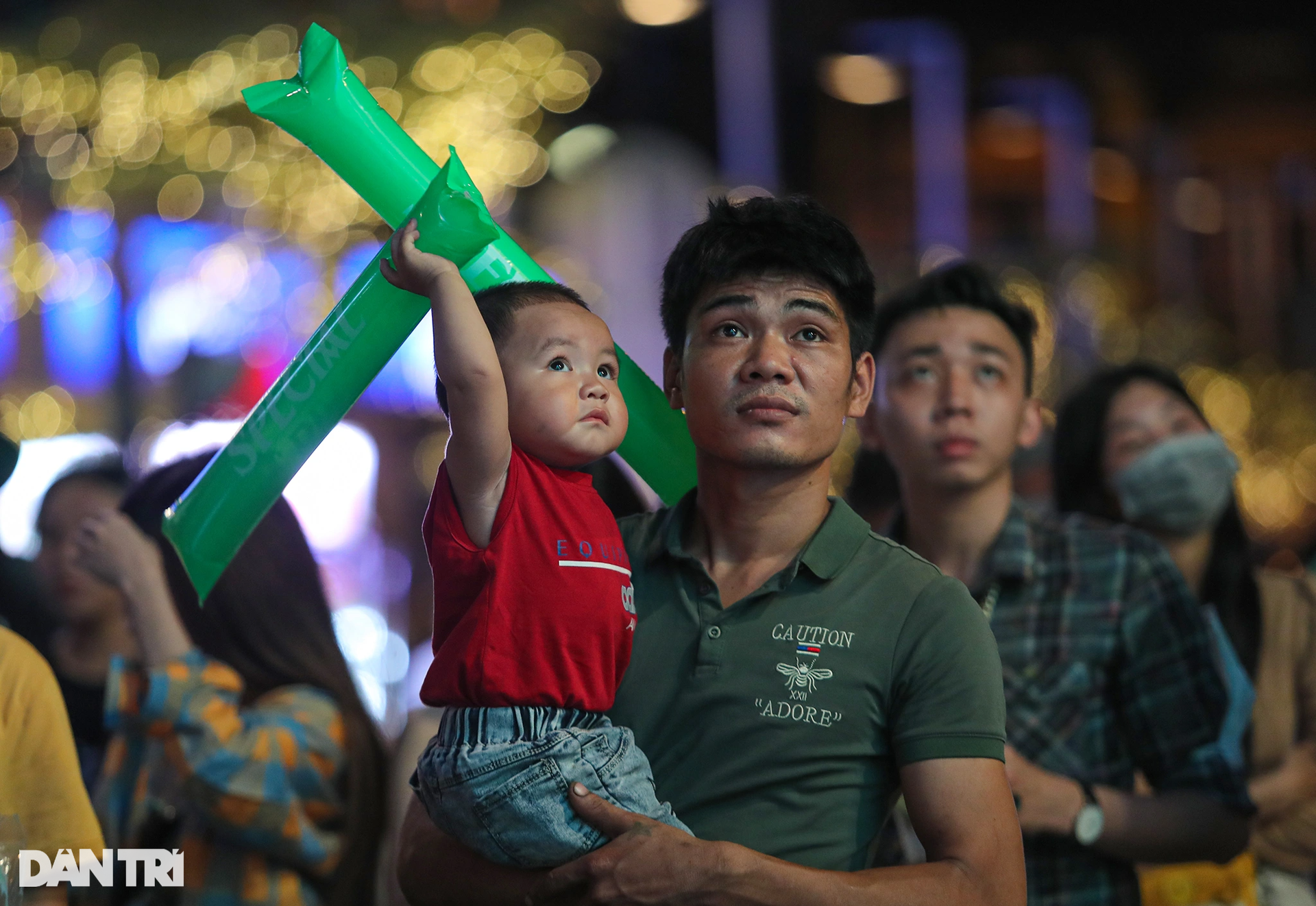Biển người ăn mừng trên phố Nguyễn Huệ khi U23 Việt Nam vào tứ kết châu Á - 4 Biển người ăn mừng trên phố Nguyễn Huệ khi U23 Việt Nam vào tứ kết châu Á - 4