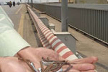 “Đinh tặc” tái xuất trên cầu Thăng Long