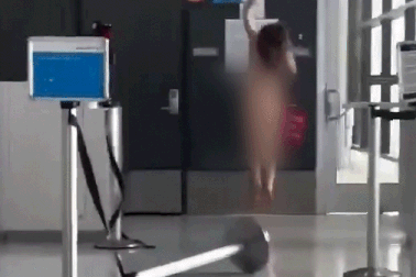 Người phụ nữ tự nhận là công chúa, khỏa thân gây náo loạn sân bay