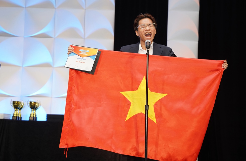Nhà vô địch tin học văn phòng thế giới: Từ chuyên ngữ "nhảy" qua công nghệ