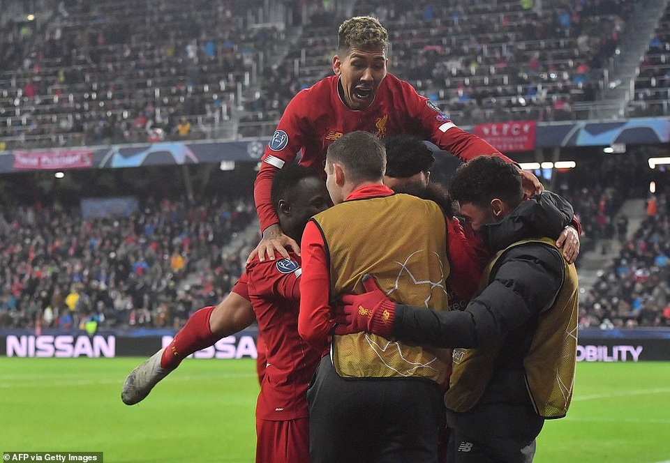 Ghi 2 bàn trong 2 phút, Liverpool giành vé vào knock-out Champions League - 5 Ghi 2 bàn trong 2 phút, Liverpool giành vé vào knock-out Champions League - 5