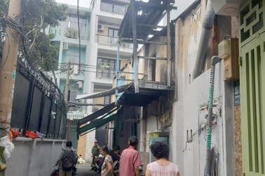 Hai người bị bỏng trong căn nhà bốc cháy ở Sài Gòn