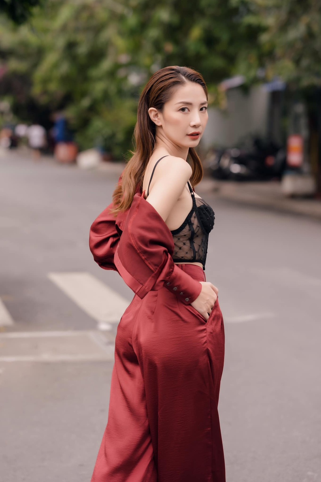 Nàng dâu xinh đẹp của Lật mặt 7: Gốc Hà Nội lại phải học nói giọng Hà Nội - 12 Nàng dâu xinh đẹp của Lật mặt 7: Gốc Hà Nội lại phải học nói giọng Hà Nội - 12