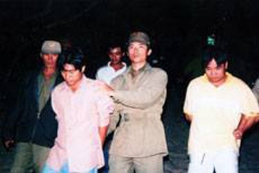 Trầm Bê lần đầu nếm trái đắng:  Phi vụ điên rồ