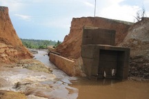 Vụ vỡ đập thủy điện: Tưởng không còn sống sót!