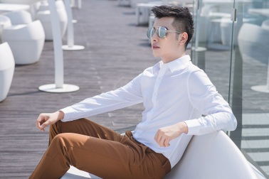 Hot boy Cường Bely nổi tiếng với những bức ảnh giả gái bất ngờ lịch lãm