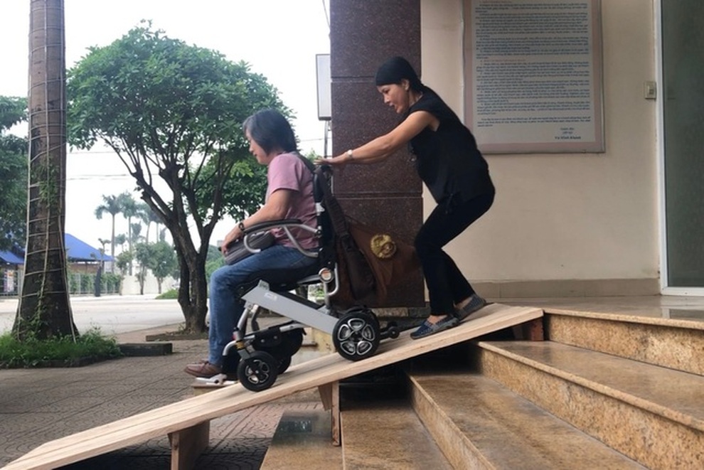 Người khuyết tật vẫn gặp khó trong hòa nhập, mưu sinh - 1 Người khuyết tật vẫn gặp khó trong hòa nhập, mưu sinh - 1