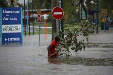 Siêu bão lịch sử tiếp tục càn quét Caribe