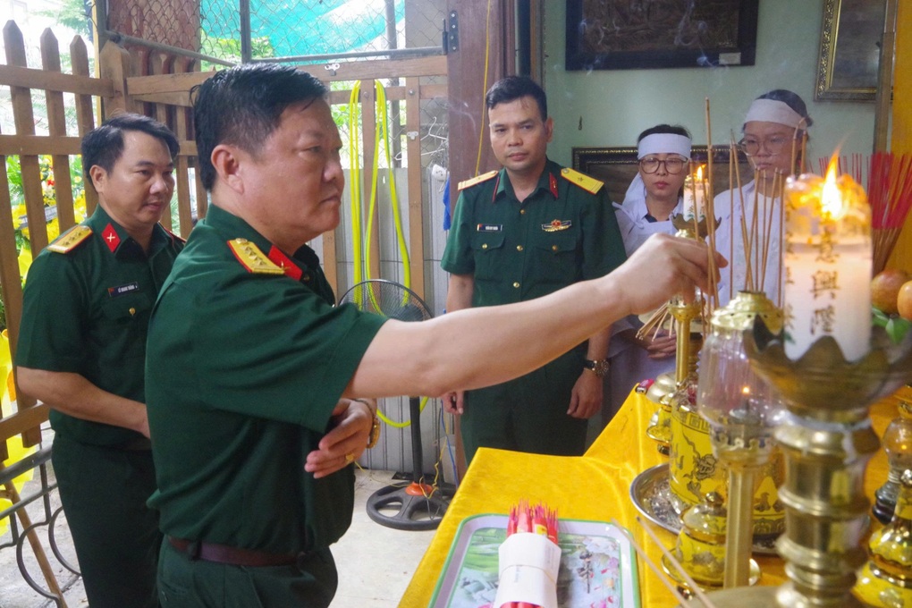 Chiến sĩ trẻ nén nỗi đau mất bố, quyết tâm hoàn thành nhiệm vụ A80 - 3 Chiến sĩ trẻ nén nỗi đau mất bố, quyết tâm hoàn thành nhiệm vụ A80 - 3