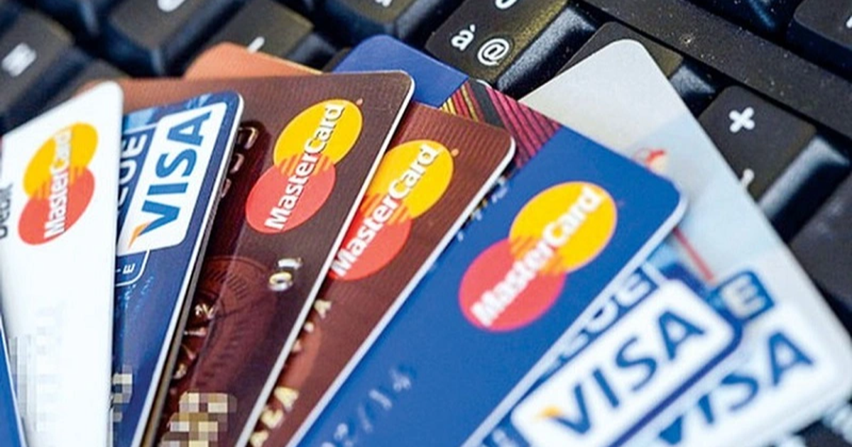 View - Từ vụ nợ thẻ 8,8 tỷ đồng, điểm danh các loại phí của thẻ tín dụng | Báo Dân trí