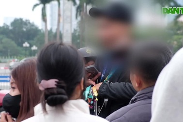 Vé chợ đen concert "Anh trai say hi" tăng gấp ba trước giờ diễn