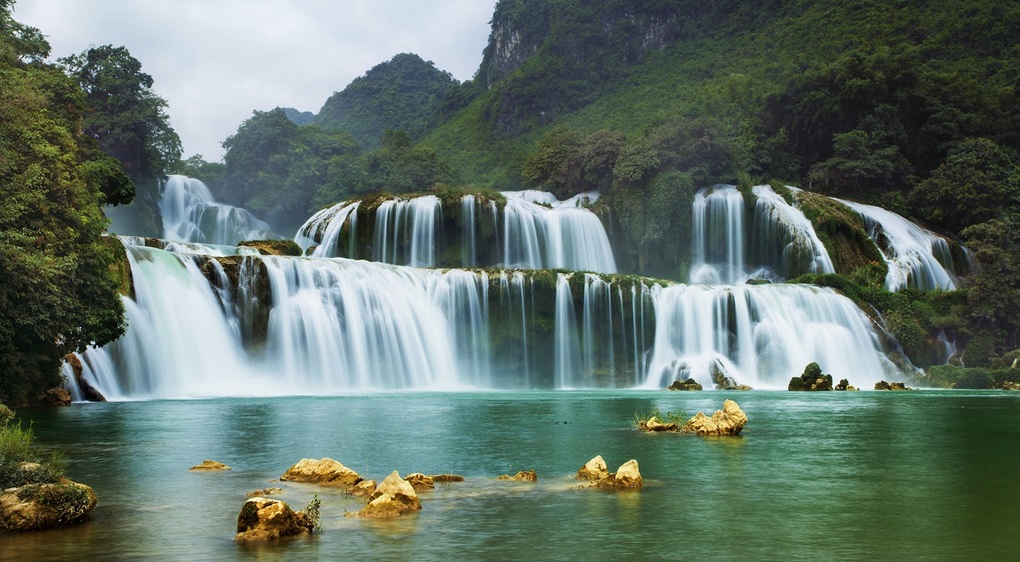 Thác Bản Giốc nước đổ cuồn cuộn, chuyển đục ngầu sau nhiều trận mưa lớn - 1 Thác Bản Giốc nước đổ cuồn cuộn, chuyển đục ngầu sau nhiều trận mưa lớn - 1