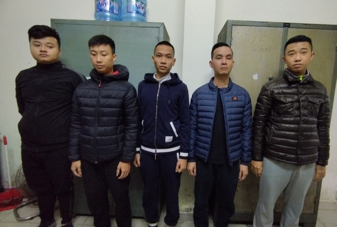 Các đối tượng trong đường dây tội phạm đánh bạc và tổ chức đánh bạc dưới hình thức cá độ bóng đá.