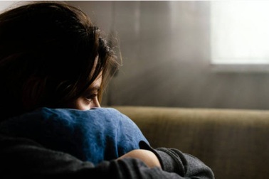 Bối rối khi chồng vũ phu, người cũ thì quay lại nồng nàn