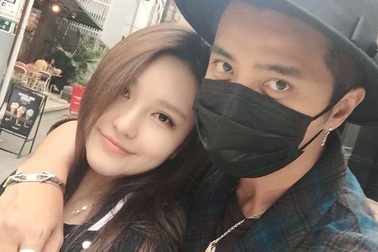 La Chí Tường bất ngờ đăng ảnh “nịnh” bạn gái cũ sau scandal ngoại tình