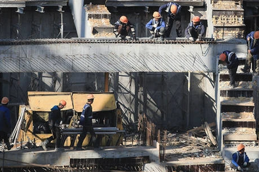 Đồng rúp mạnh thu hút lao động nước ngoài đến Nga