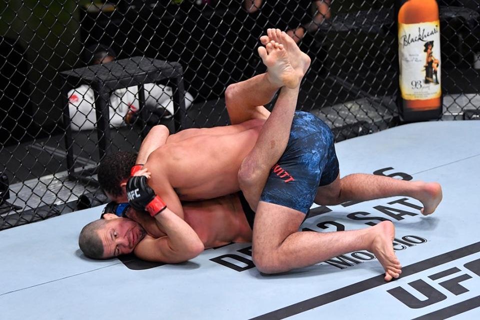 Võ sĩ quật ngã, khiến đối thủ bất tỉnh chỉ sau 22 giây - 2 Võ sĩ quật ngã, khiến đối thủ bất tỉnh chỉ sau 22 giây - 2