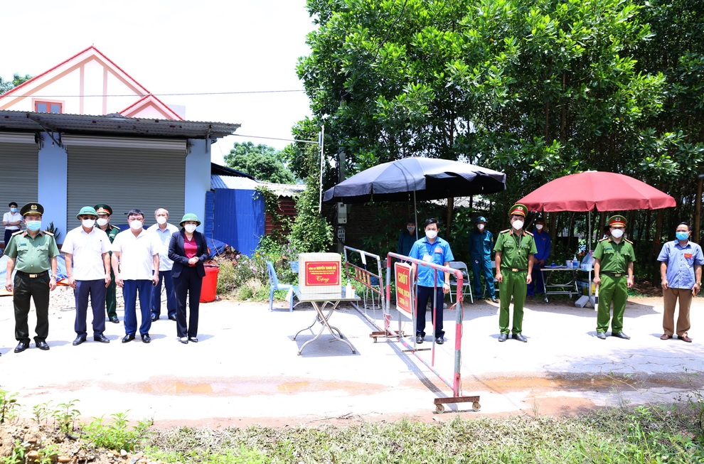 Tiếp sức cho thành trì kiểm soát dịch Covid-19 - 3 Tiếp sức cho thành trì kiểm soát dịch Covid-19 - 3
