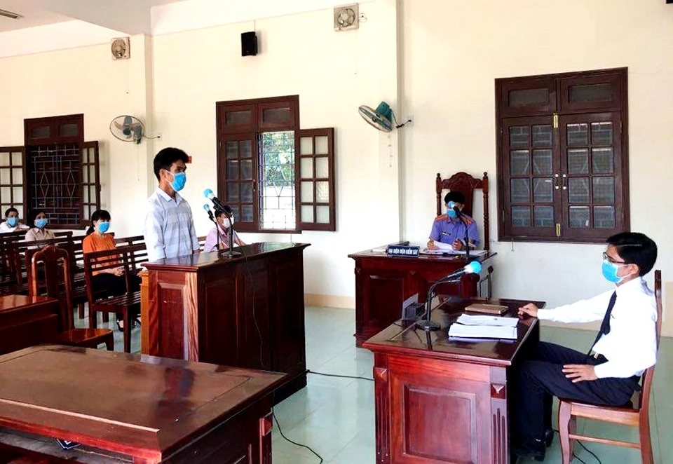 Đối tượng hành hung công an tại chốt kiểm dịch lãnh 9 tháng tù - 1 Đối tượng hành hung công an tại chốt kiểm dịch lãnh 9 tháng tù - 1
