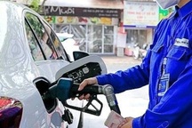 Tranh cãi chuyện nhân viên hay lái xe là người mở nắp khi đổ xăng ô tô