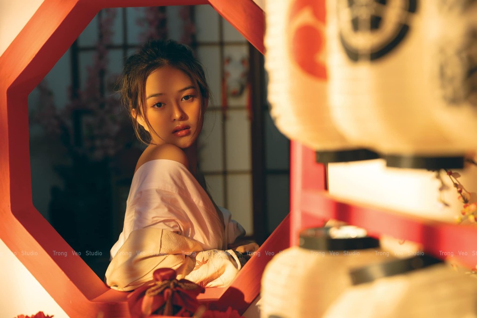 Ngắm bộ ảnh vai trần gợi cảm hút ánh nhìn của hot girl trang điểm - 3 Ngắm bộ ảnh vai trần gợi cảm hút ánh nhìn của hot girl trang điểm - 3