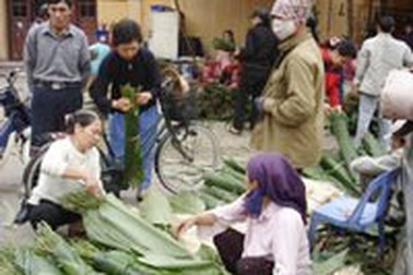 Tết này, gói bánh chưng để không phải ăn… pin