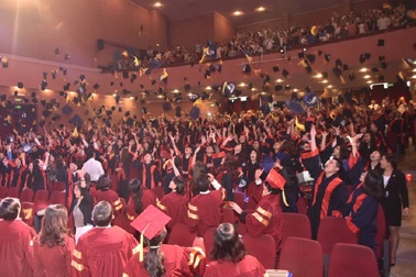 Hiệu trưởng bày tỏ quan điểm về biển Đông với các tân khoa