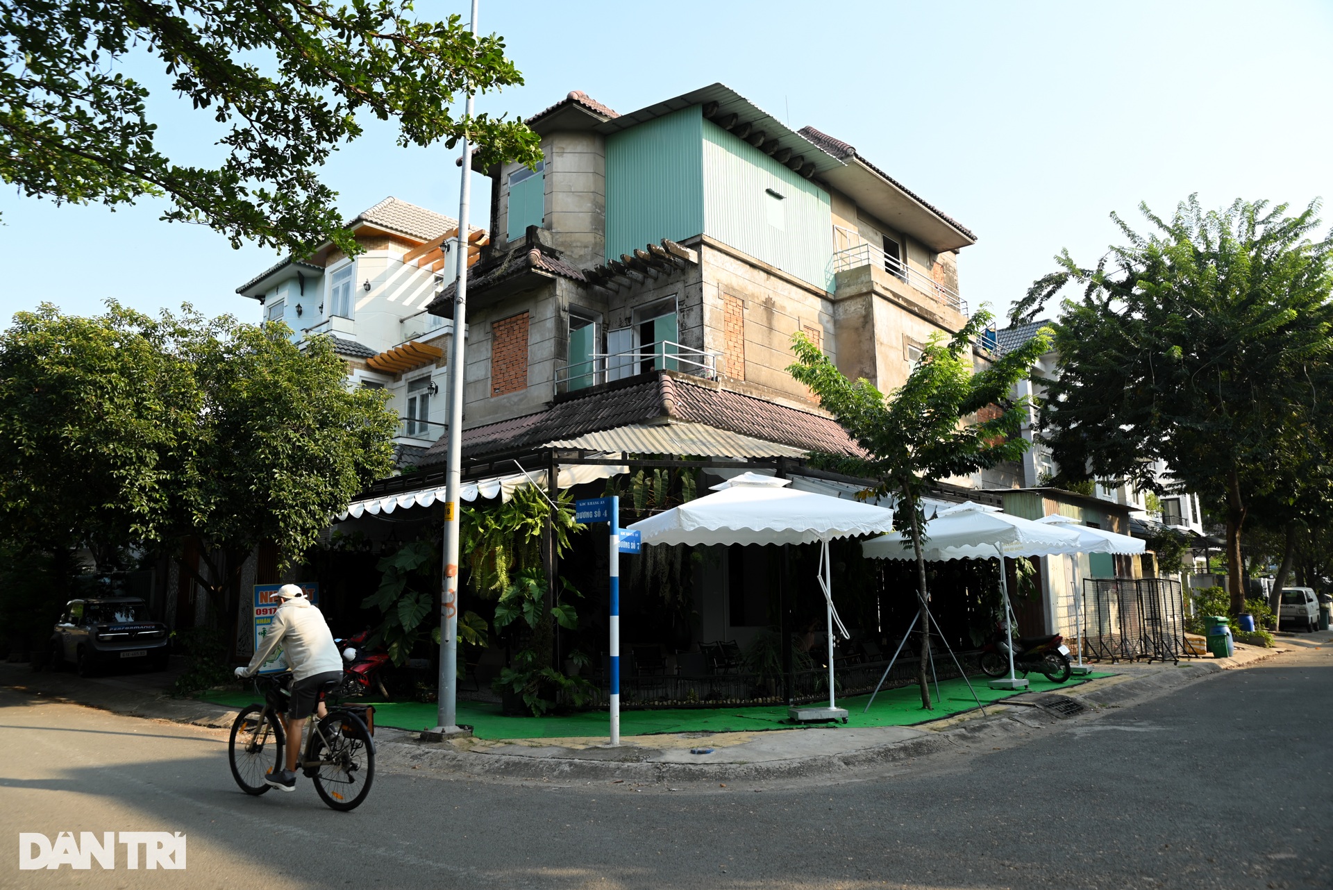 Những căn biệt thự ma bị bỏ quên hơn một thập kỷ tại TPHCM - 7 Những căn biệt thự ma bị bỏ quên hơn một thập kỷ tại TPHCM - 7