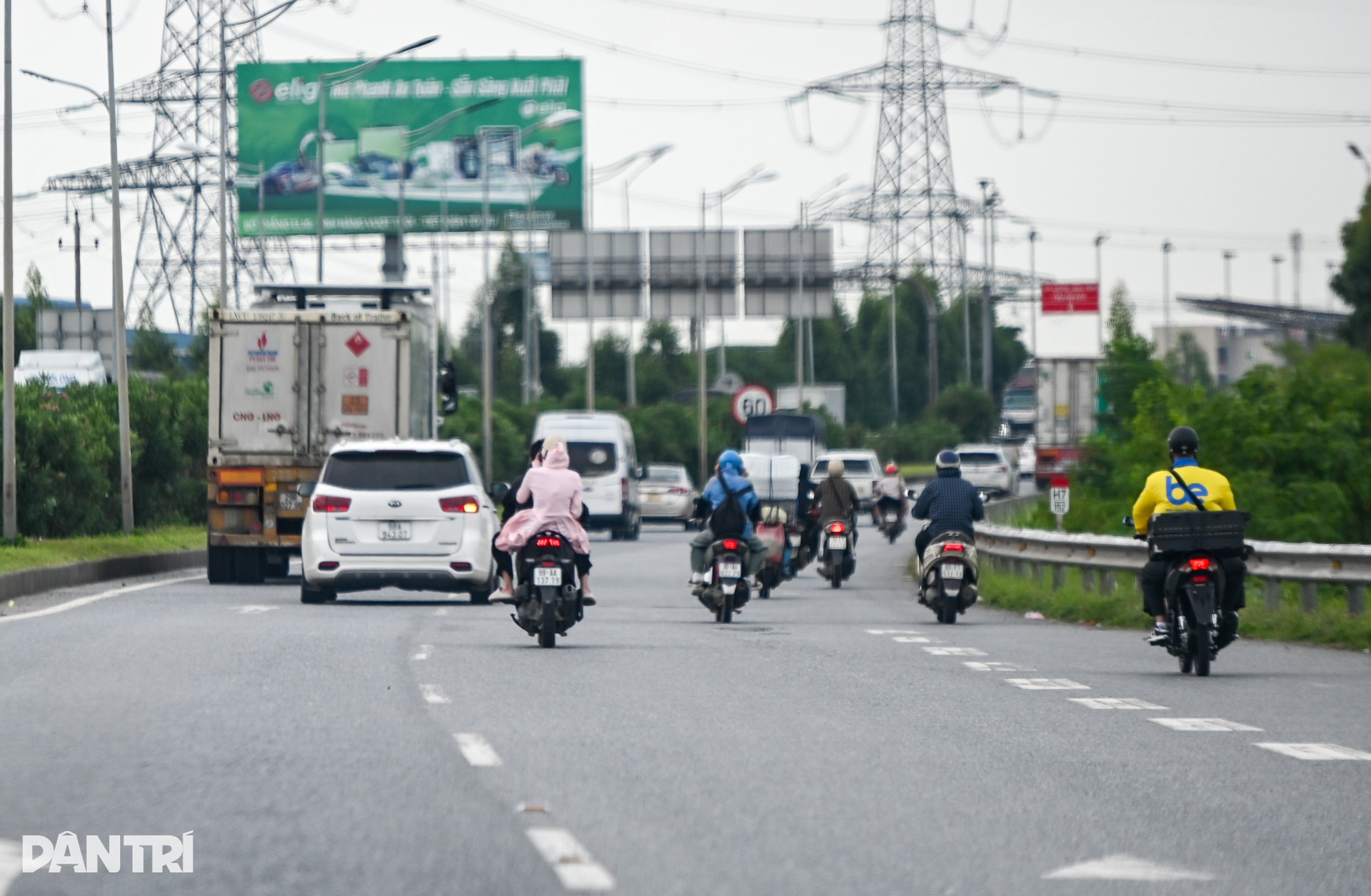 Bám làn 90km/h, xe tải rùa bò chạy 50-60km/h - 2 Bám làn 90km/h, xe tải rùa bò chạy 50-60km/h - 2