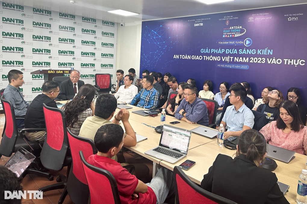Giáo sư Hoàng Chí Bảo kể về những căn dặn của Bác Hồ đối với người làm báo - 2 Giáo sư Hoàng Chí Bảo kể về những căn dặn của Bác Hồ đối với người làm báo - 2