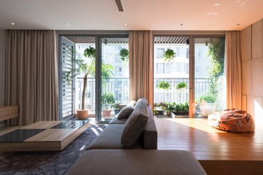 Căn chung cư có “khu vườn nhiệt đới” ngay ban công đẹp miễn chê ở Hà Nội