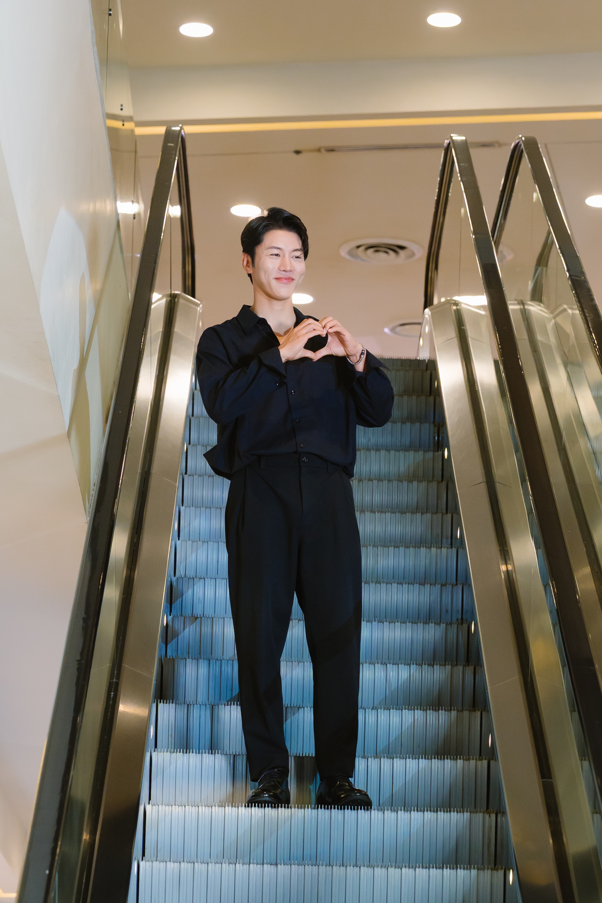 Hoàng tử châu Á cao gần 2m đến Việt Nam, sánh đôi Hoàng Hà gây chú ý - 7