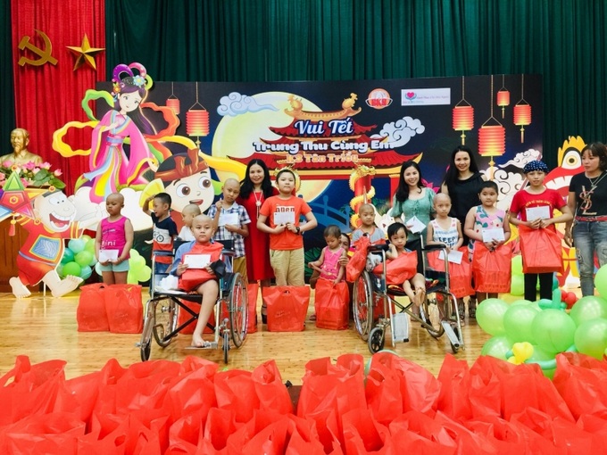 Bệnh nhi ung thư vui đón Tết Trung thu.