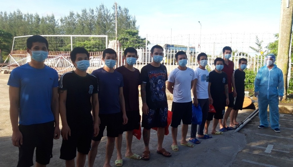 10 ngư dân hạnh phúc ngày trở về sau 9 tháng bị giam ở Trung Quốc - 1 10 ngư dân hạnh phúc ngày trở về sau 9 tháng bị giam ở Trung Quốc - 1