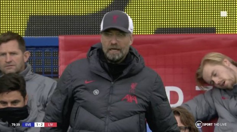 Hài hước việc thủ môn Liverpool ngủ ngon lành trên ghế dự bị - 1 Hài hước việc thủ môn Liverpool ngủ ngon lành trên ghế dự bị - 1