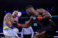 Oleksandr Usyk đánh bại Anthony Joshua sau 12 hiệp đấu căng thẳng