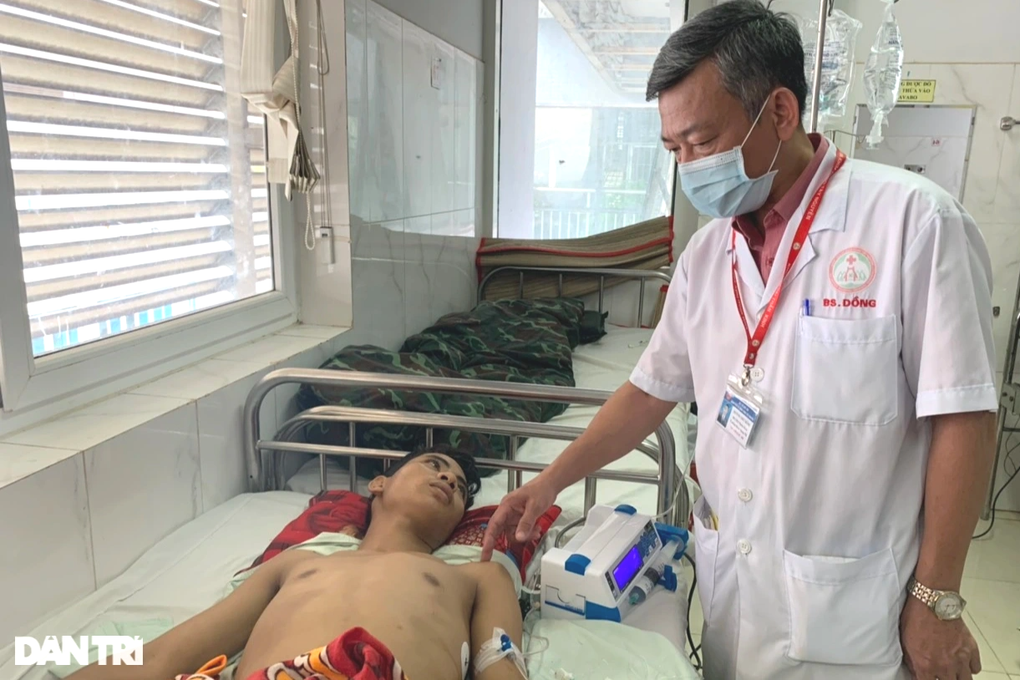 Bác sĩ kêu cứu giúp chàng trai mồ côi bị tai nạn vỡ nát xương sống - 1 Bác sĩ kêu cứu giúp chàng trai mồ côi bị tai nạn vỡ nát xương sống - 1