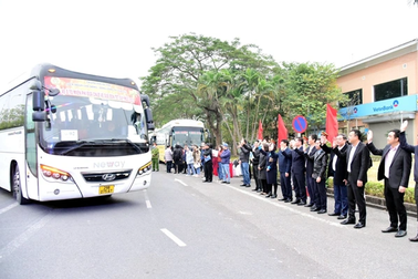 Tổ chức các chuyến xe đón công nhân trở lại làm việc sau nghỉ Tết