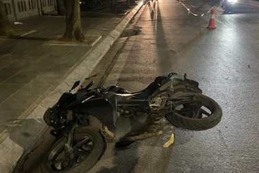 Hà Nội: Cảnh sát tìm người làm chứng vụ tai nạn khiến đôi nam nữ tử vong