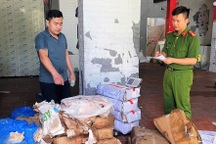 Kiểm tra xe tải, phát hiện kho chứa 2,5 tấn các loại thịt "trôi nổi"