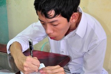 Khâm phục cậu SV tật nguyền tốt nghiệp loại Giỏi